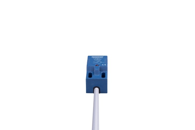 Plastik Çıkık PNP-NO 8mm 7m Kablolu 18 mm Kare Endüktif Sensör